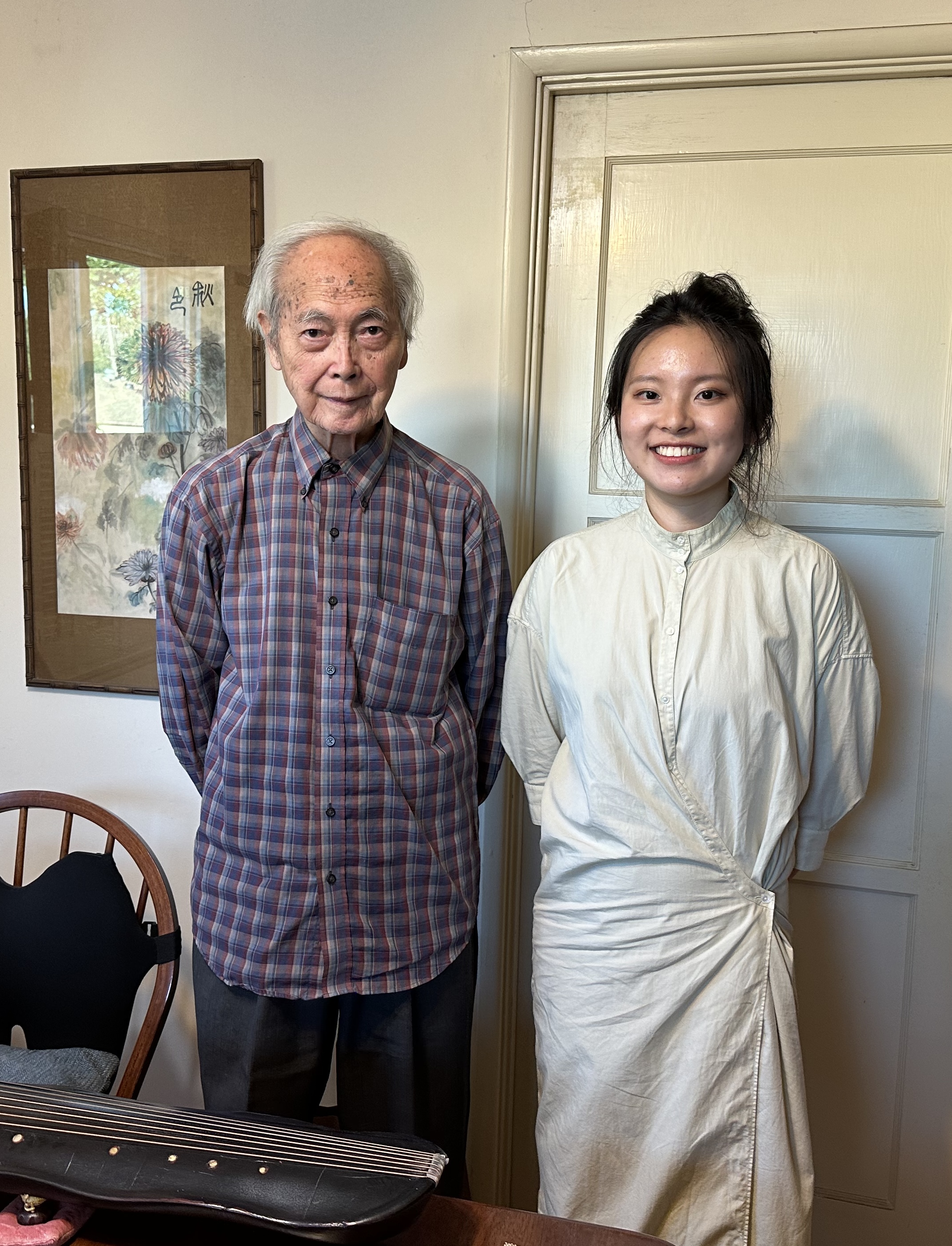 Pei Zheng playing guqin
